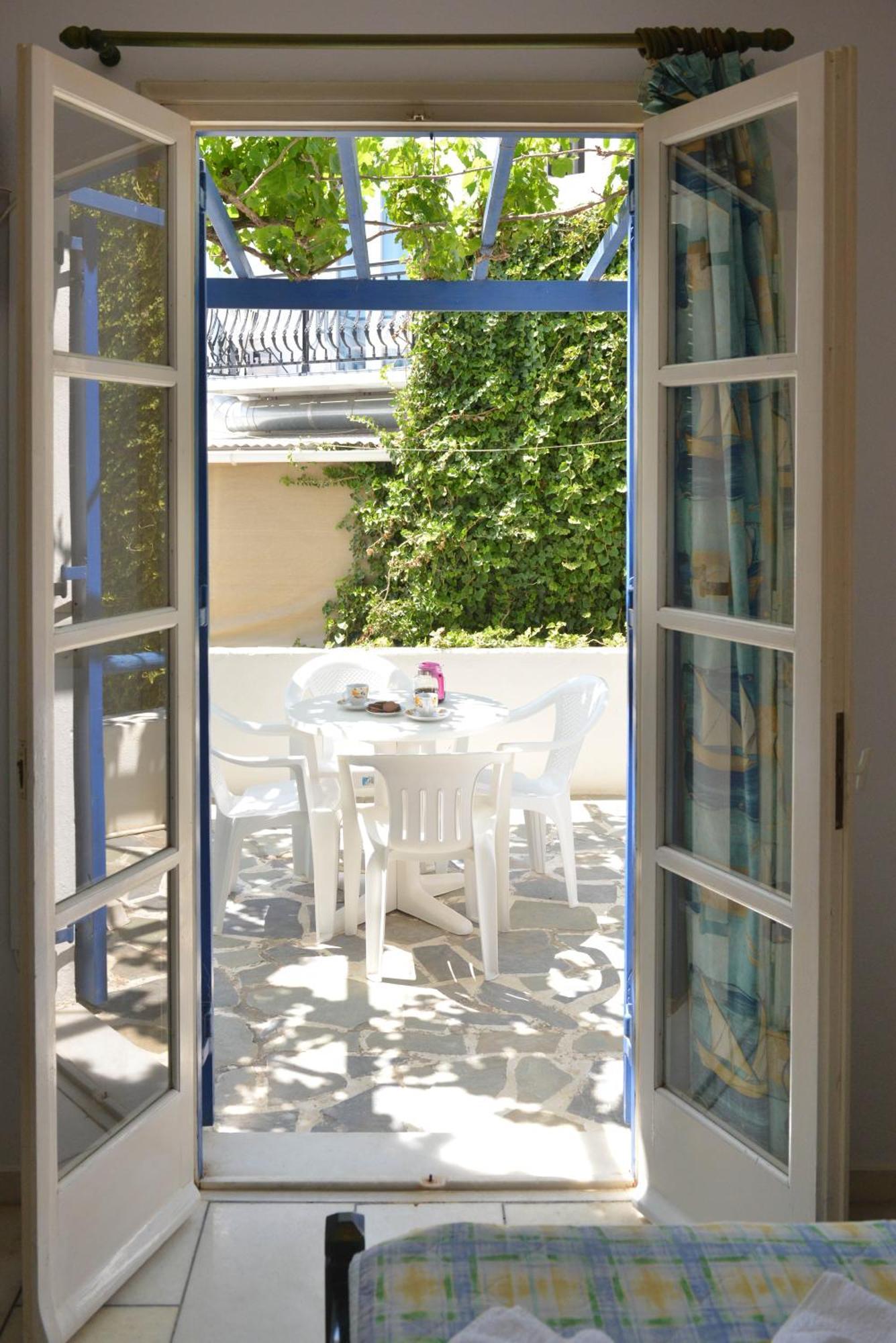 Plaza Studios Agia Anna  Exterior photo