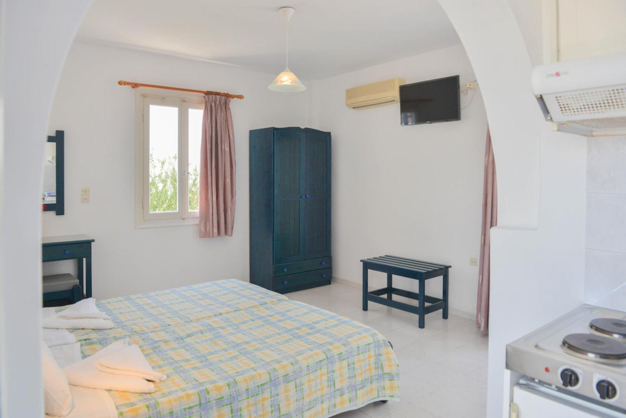 Plaza Studios Agia Anna  Exterior photo